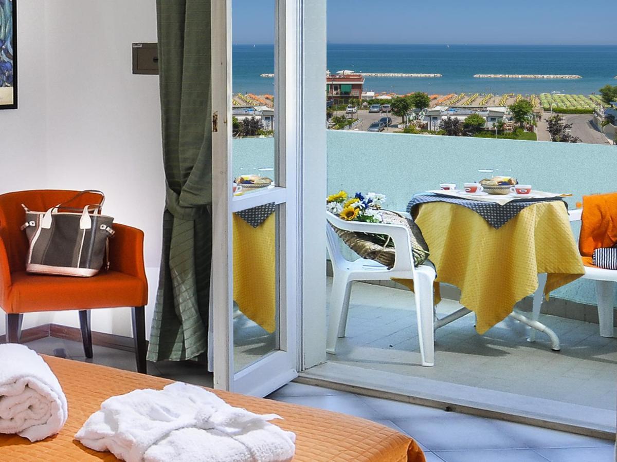 Hotel Losanna Gabicce Mare Exterior photo