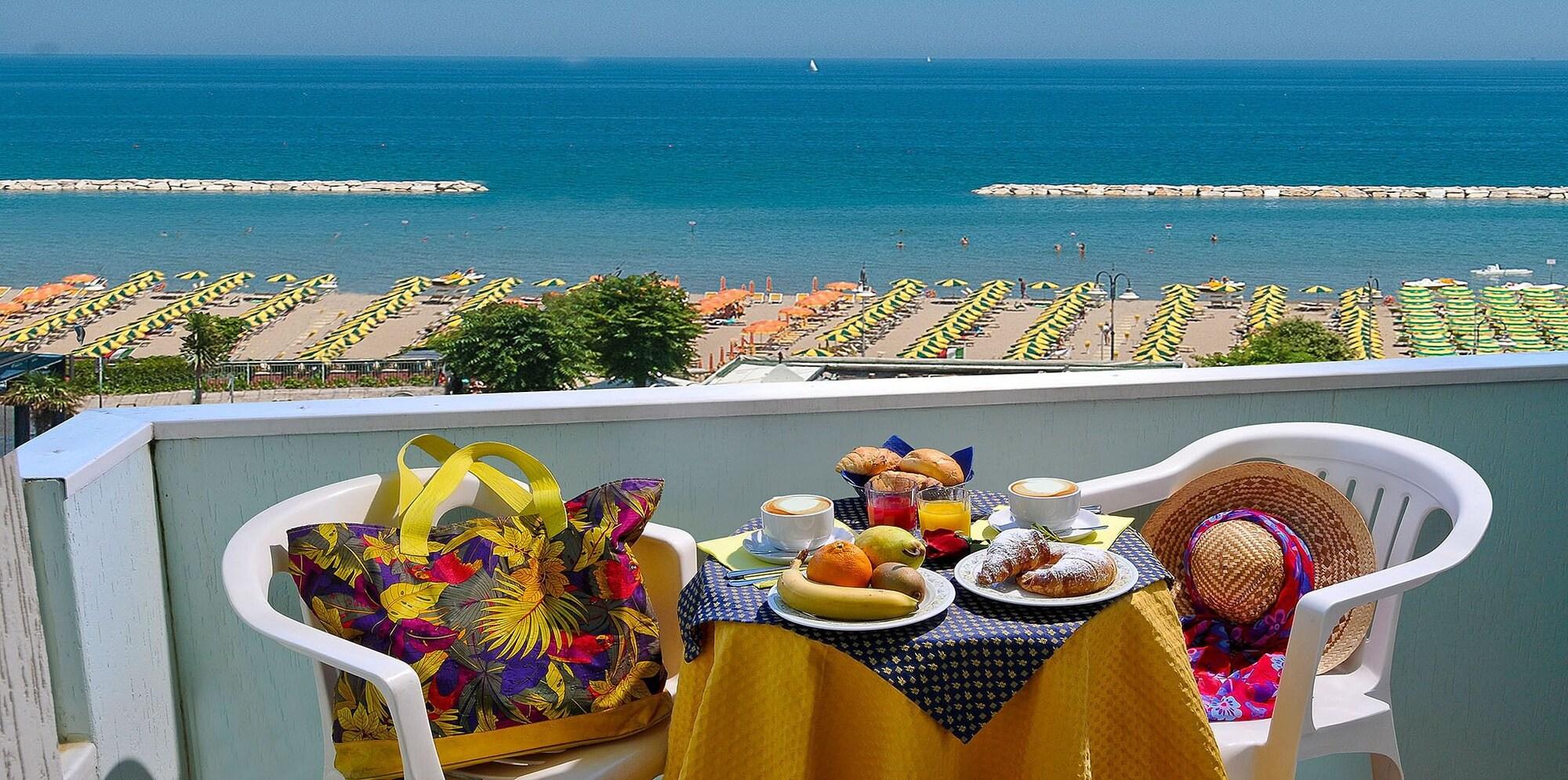 Hotel Losanna Gabicce Mare Exterior photo
